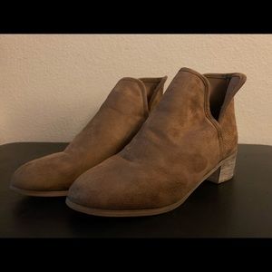 Women’s Size 10 Beige/Tan Ankle Boots